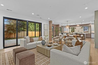 1020 107th Avenue SE, Bellevue, WA 98004 - Photo 2