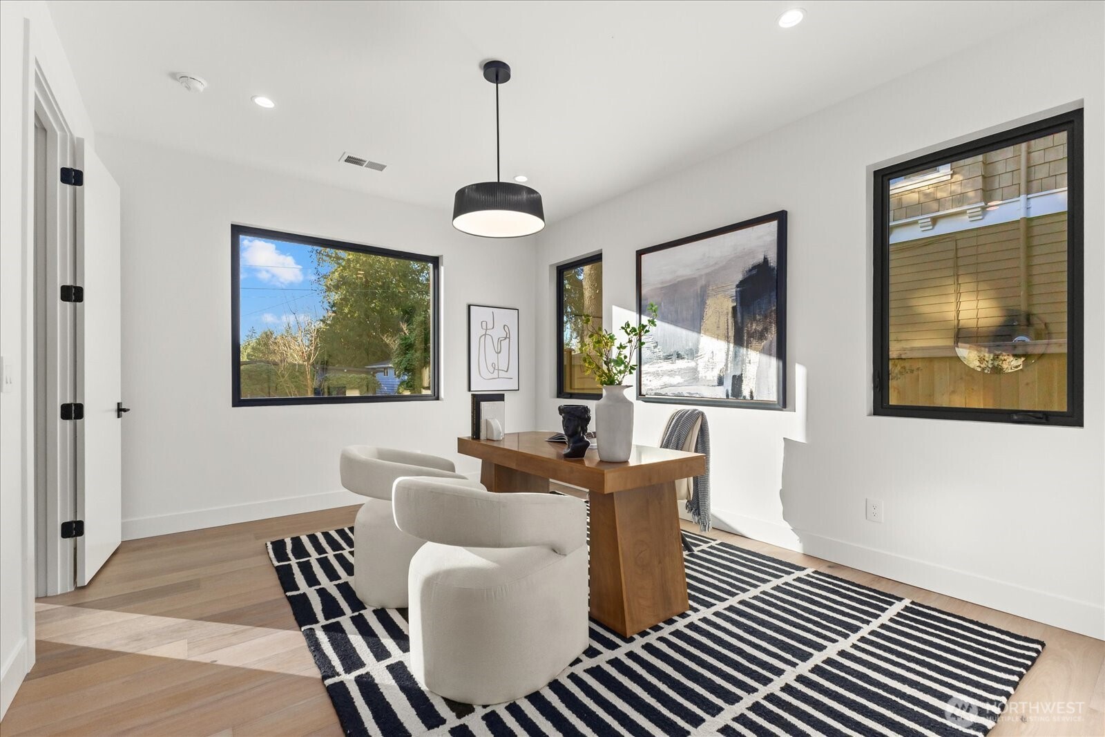 1020 107th Avenue SE, Bellevue, WA 98004