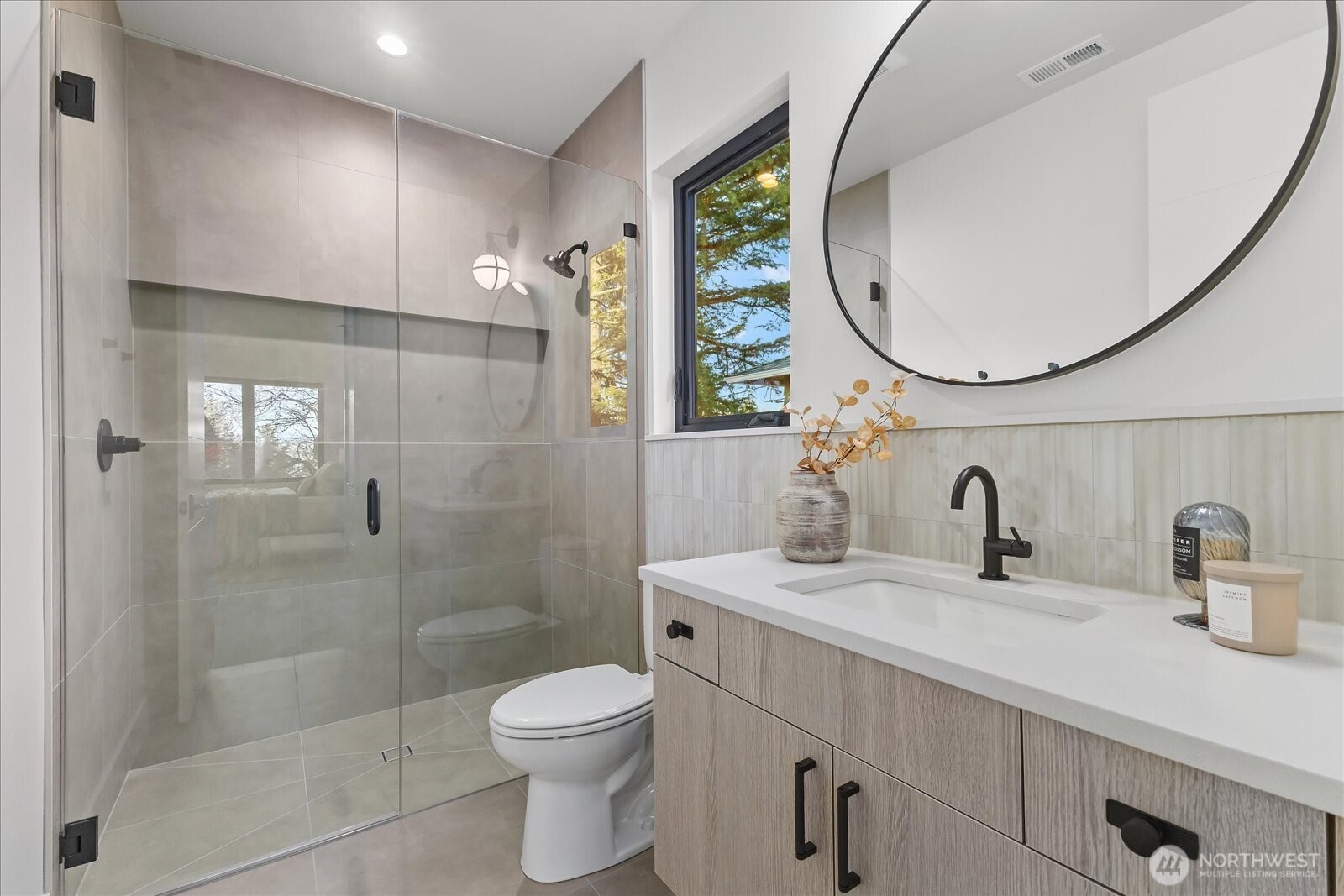 1020 107th Avenue SE, Bellevue, WA 98004