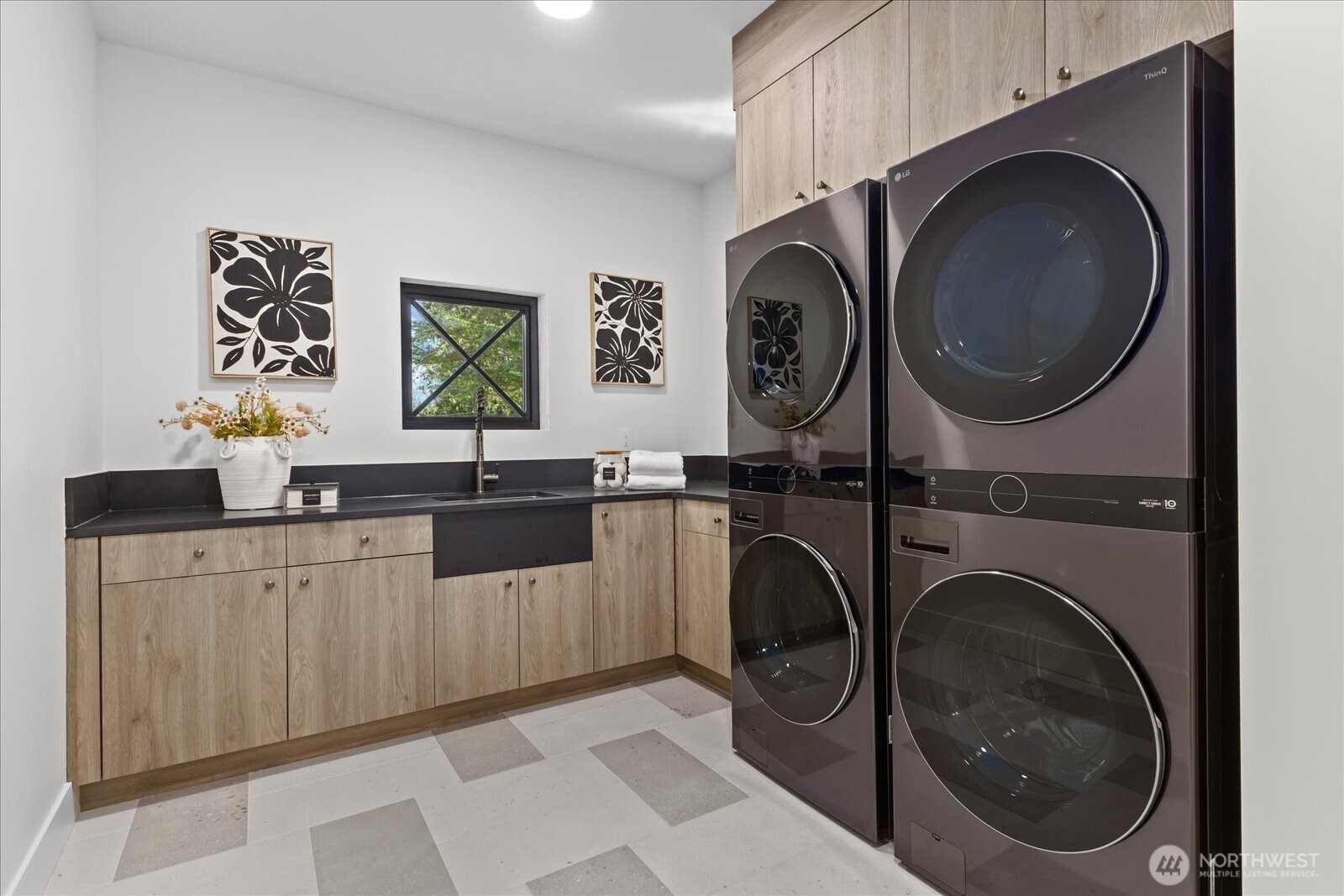 1020 107th Avenue SE, Bellevue, WA 98004