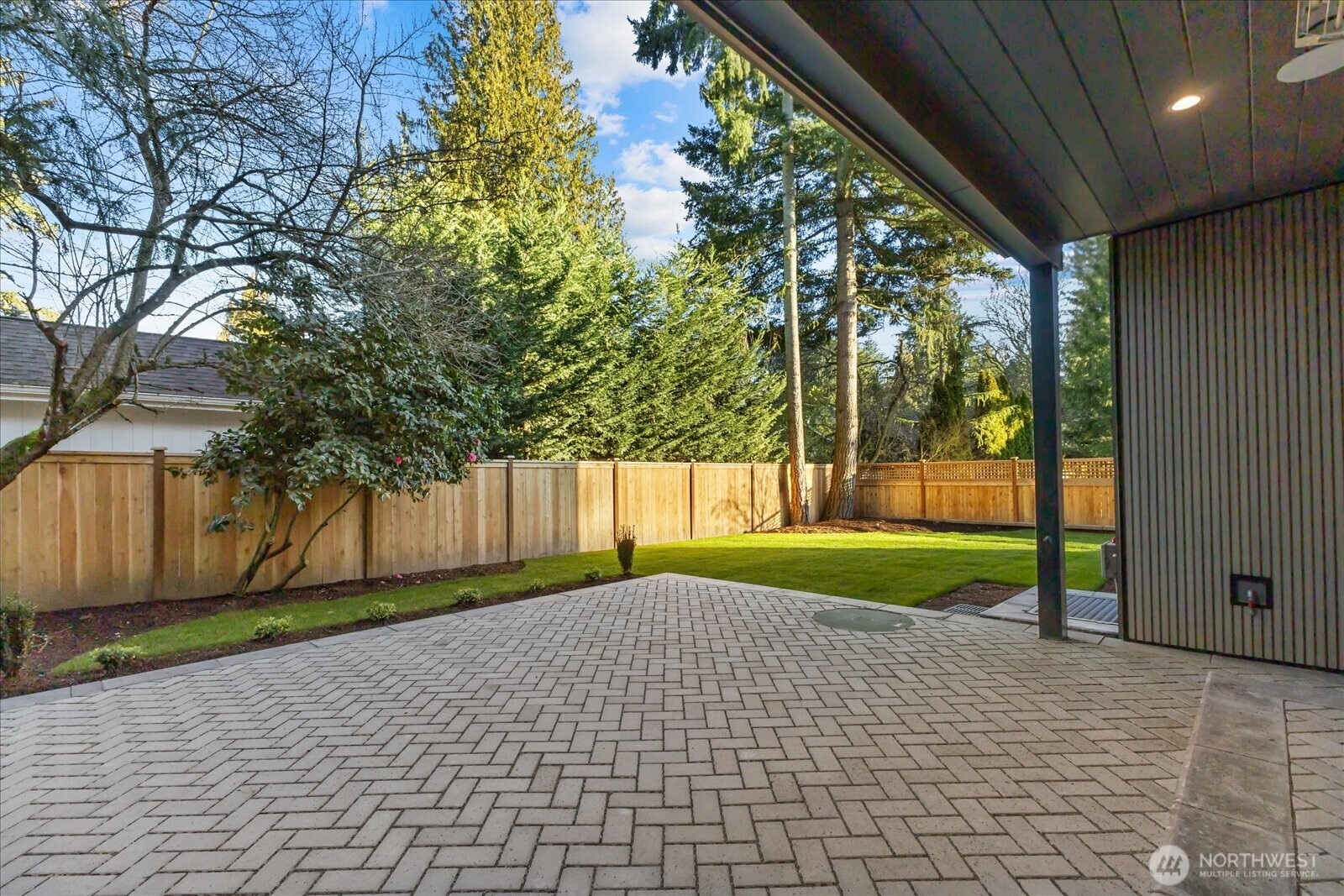 1020 107th Avenue SE, Bellevue, WA 98004