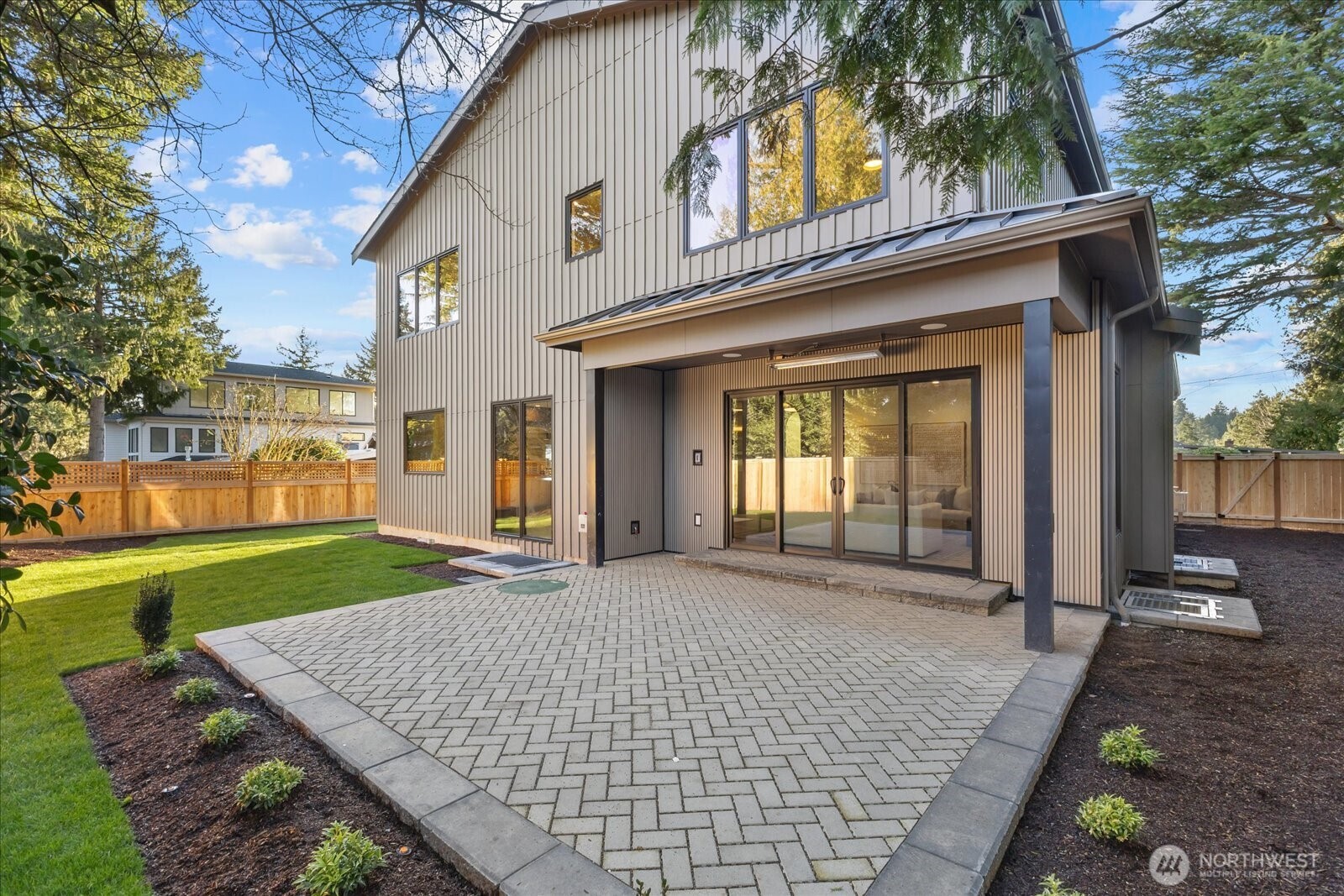 1020 107th Avenue SE, Bellevue, WA 98004