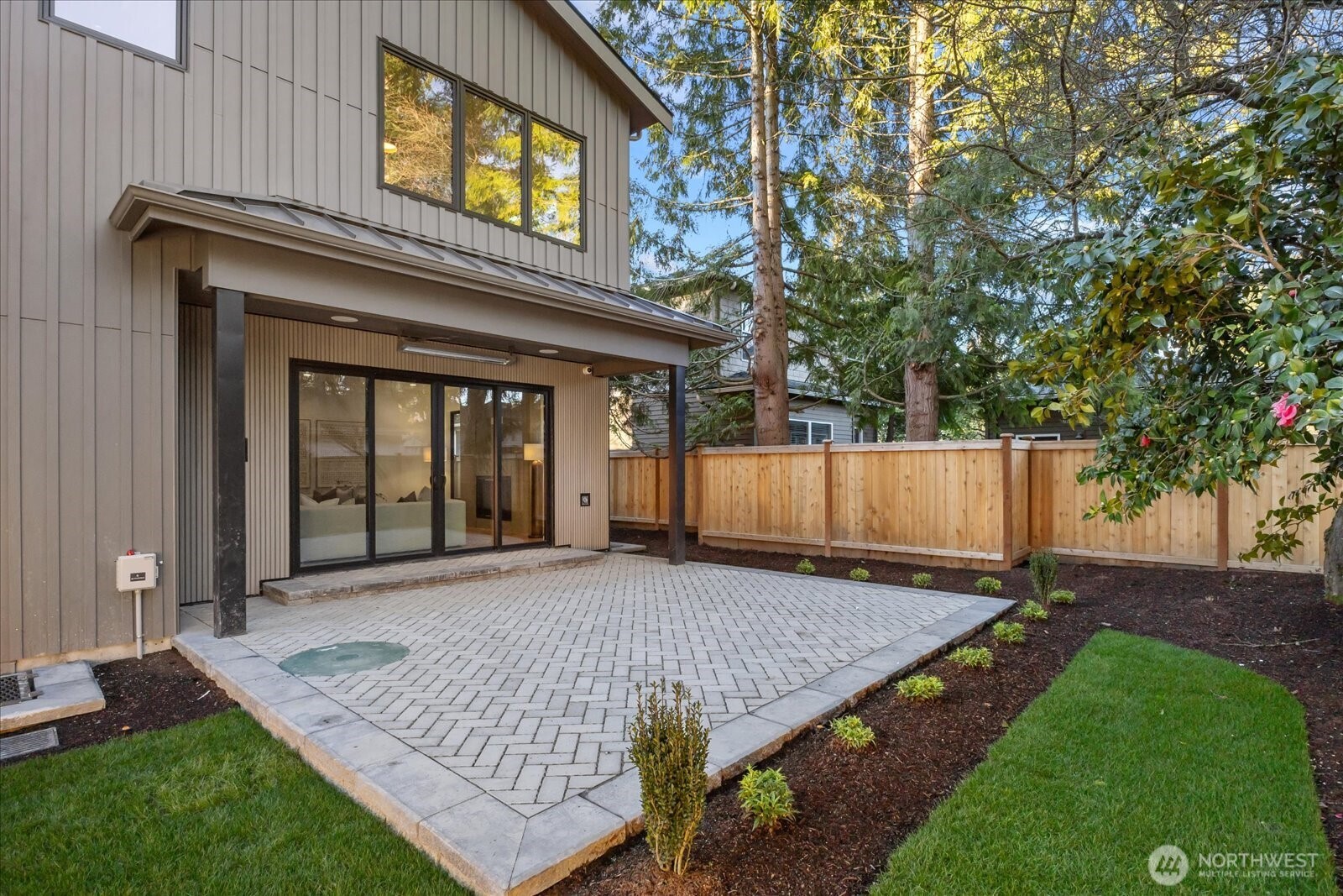 1020 107th Avenue SE, Bellevue, WA 98004