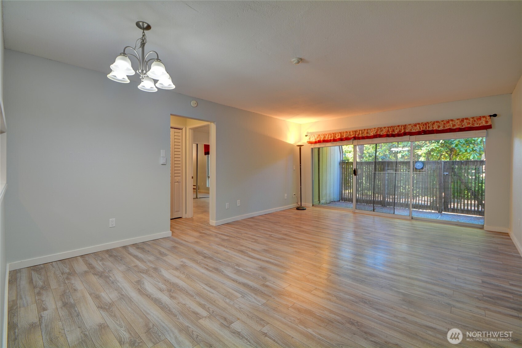 4807 180th Street SW #E105, Lynnwood, WA 98037