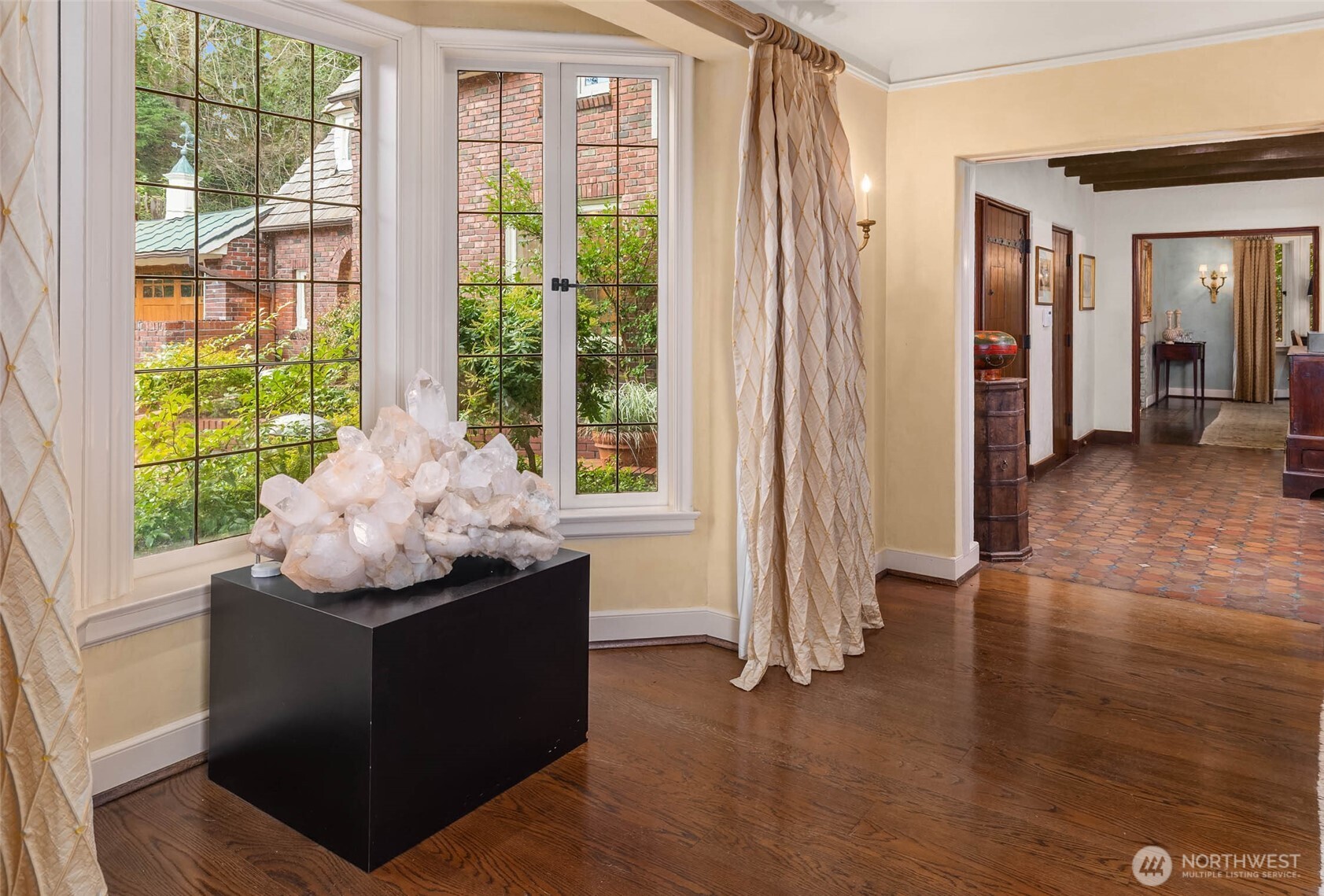 300 Maiden Lane E, Seattle, WA 98112