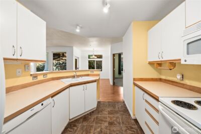 4020 S 222nd Place #101, Kent, WA 98032-8442 - Photo 3