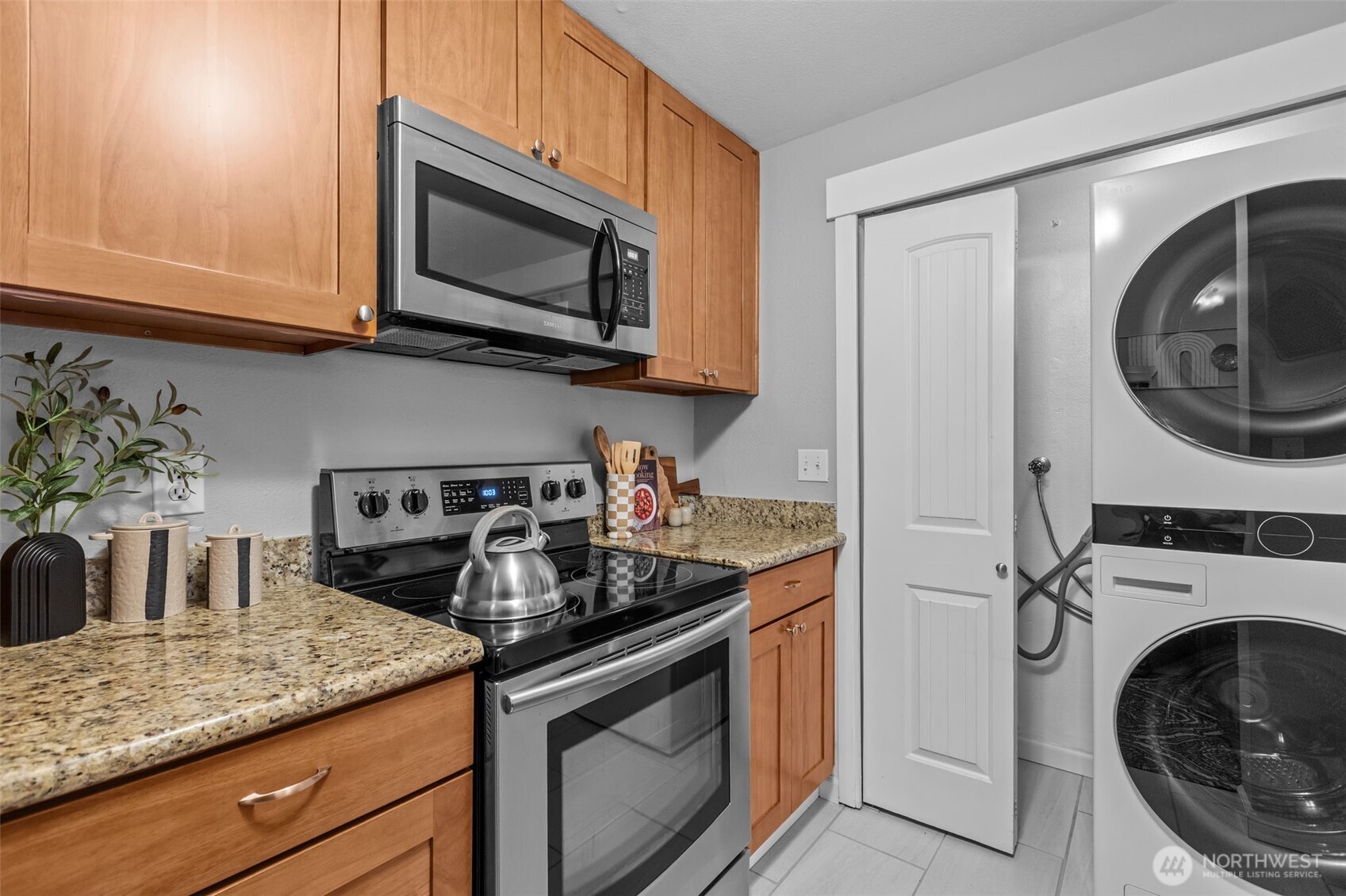 515 S 323rd Place #16-D, Federal Way, WA 98003