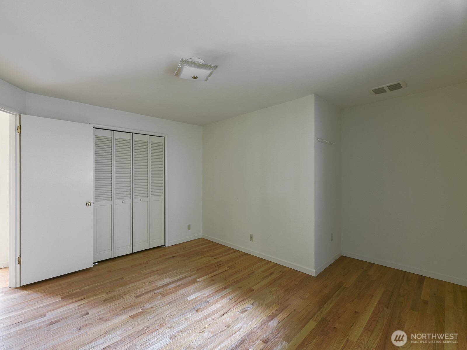 17020 16th Avenue SW, Normandy Park, WA 98166