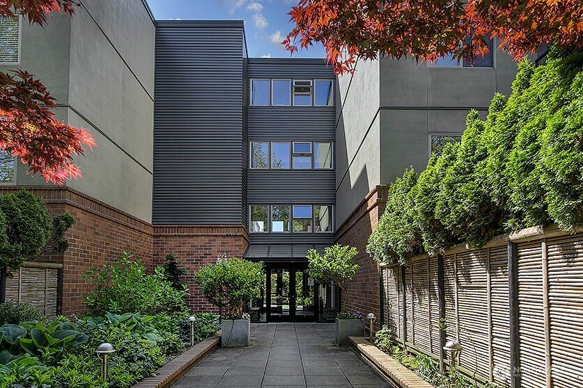 275 W Roy Street #109, Seattle, WA 98119