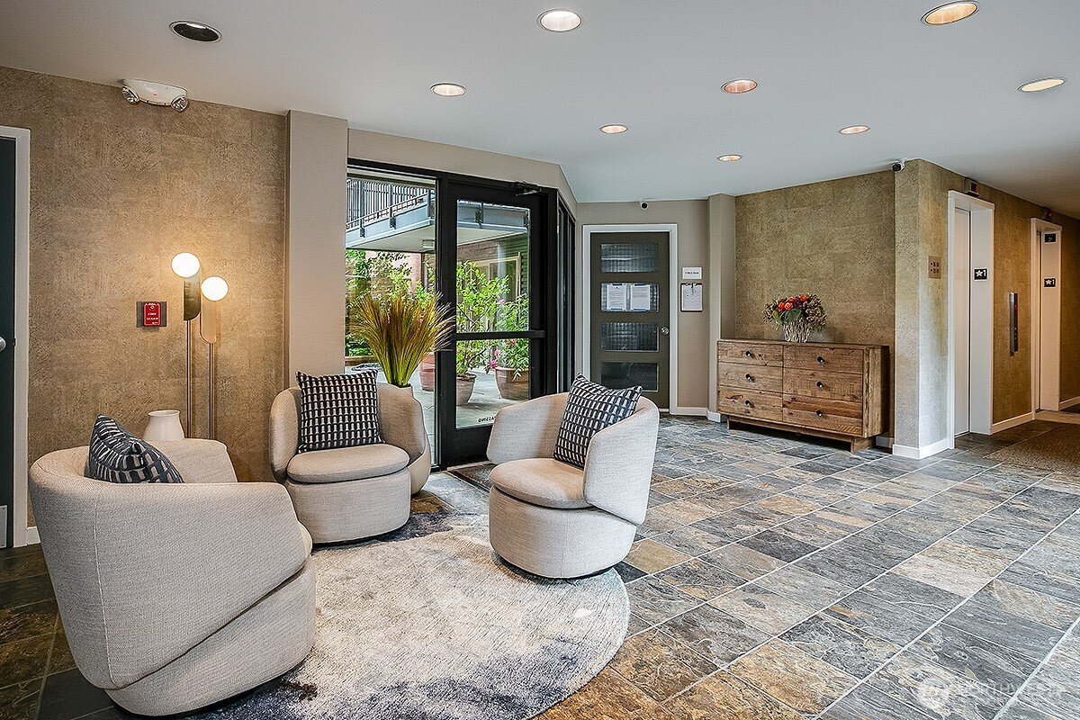 275 W Roy Street #109, Seattle, WA 98119