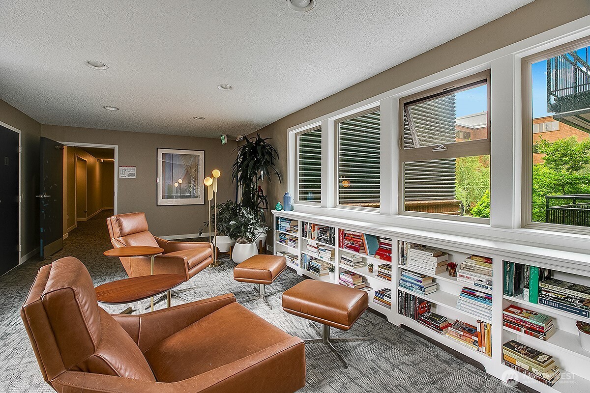 275 W Roy Street #109, Seattle, WA 98119