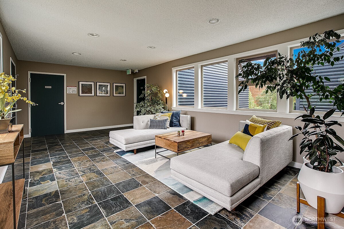 275 W Roy Street #109, Seattle, WA 98119