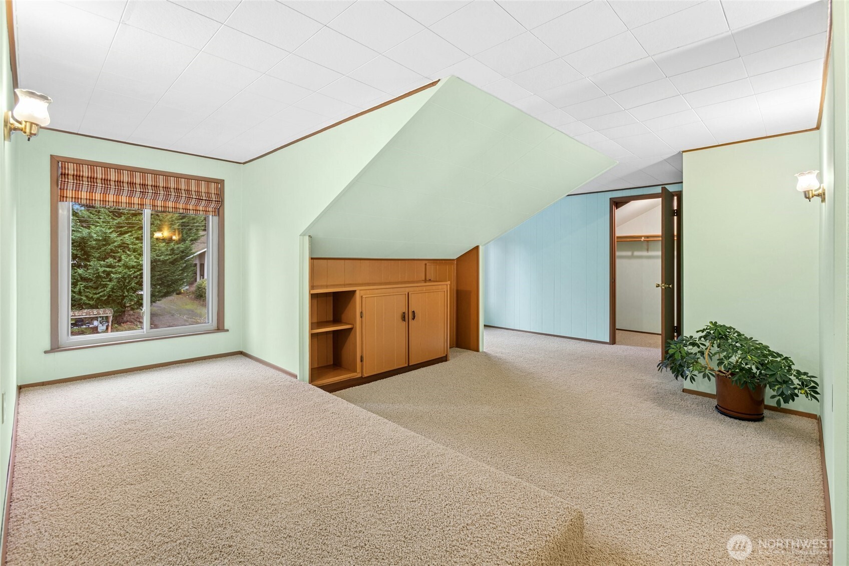 16602 NE 18th Street , Bellevue, WA 98008