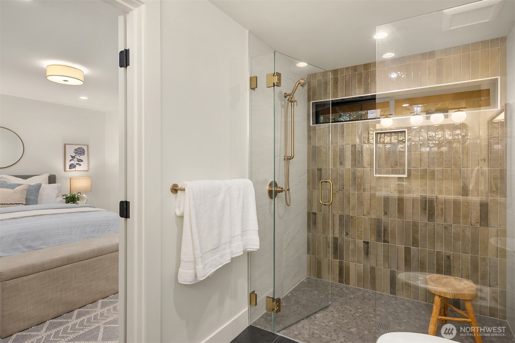 8355 Medway Lane NE, Bainbridge Island, WA 98110