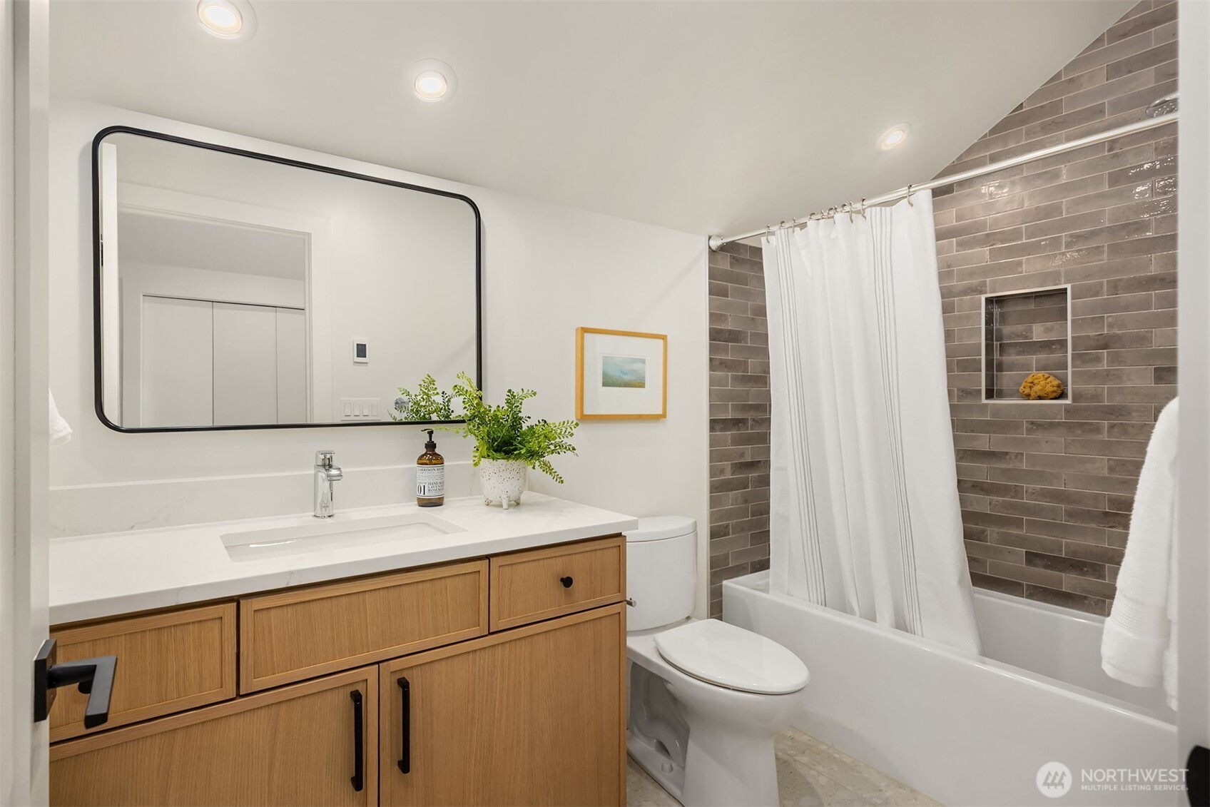 8355 Medway Lane NE, Bainbridge Island, WA 98110