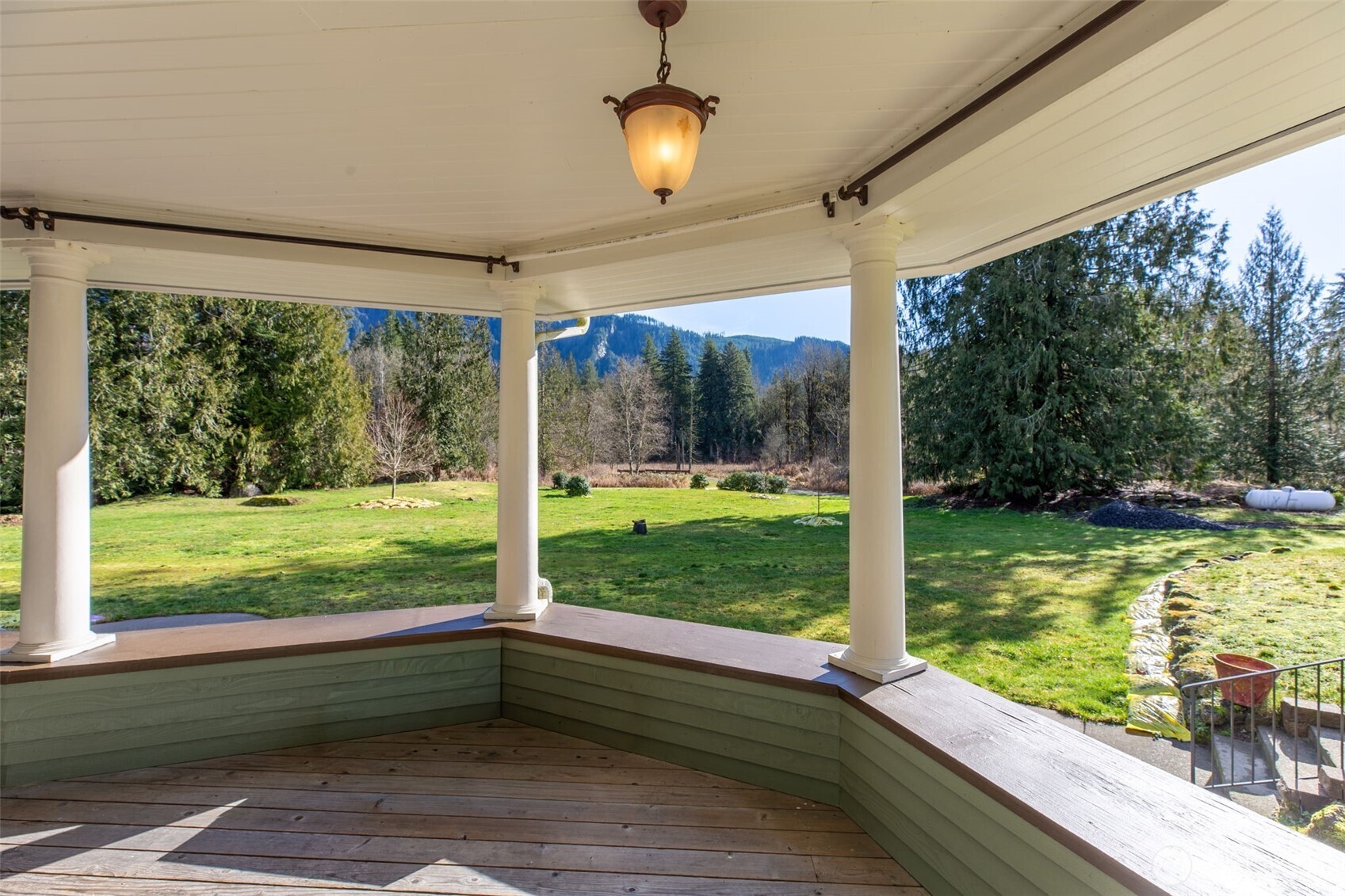 5566 Williams Lake Road , Deming, WA 98244