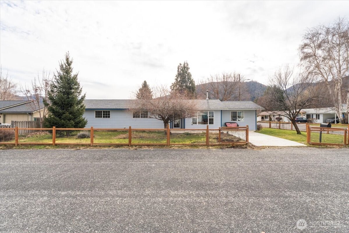 902 Ivy Avenue , Cashmere, WA 98815