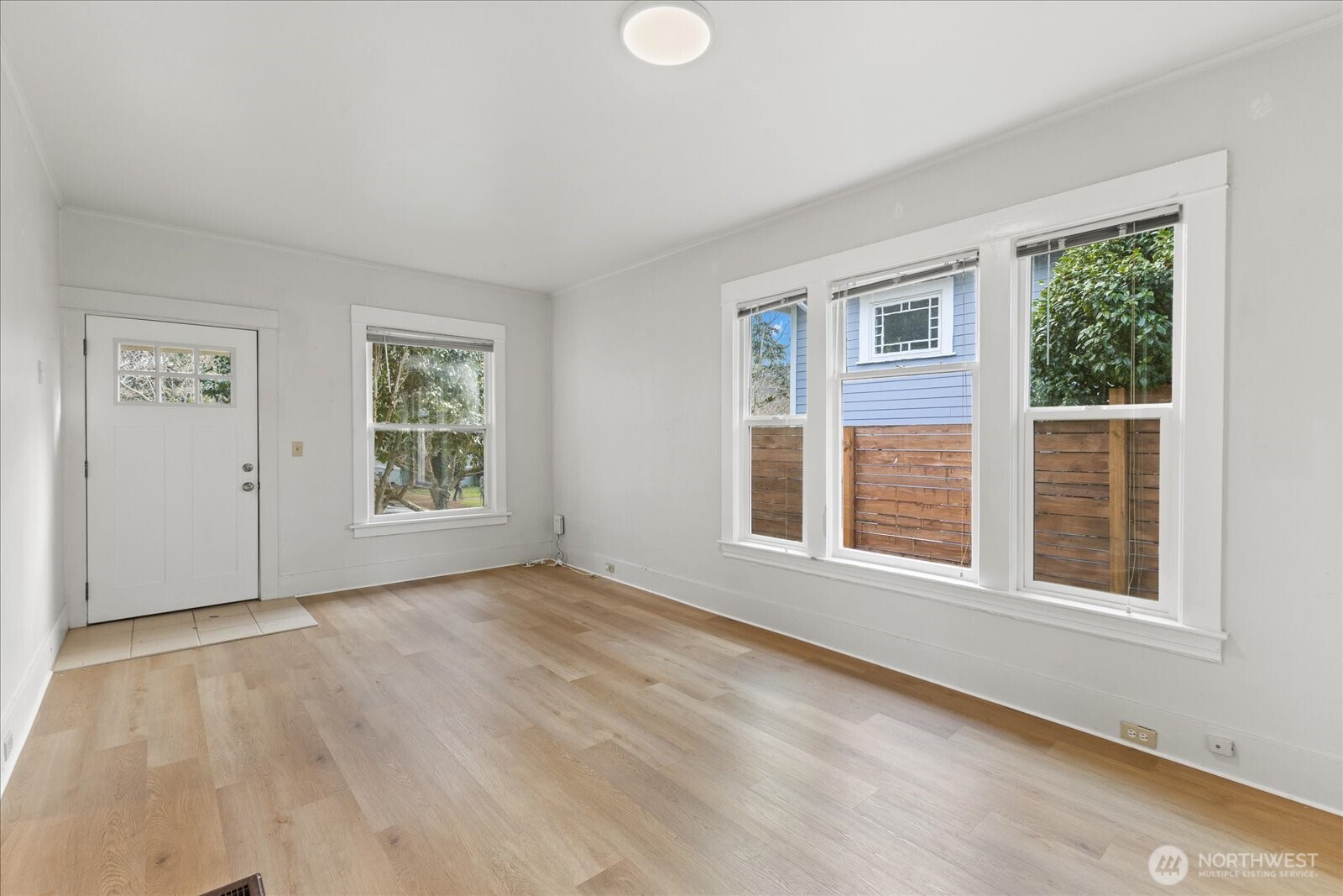 7361 17th Avenue NW, Seattle, WA 98117-5422