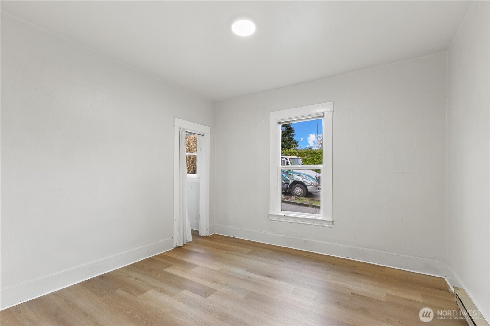 7361 17th Avenue NW, Seattle, WA 98117-5422