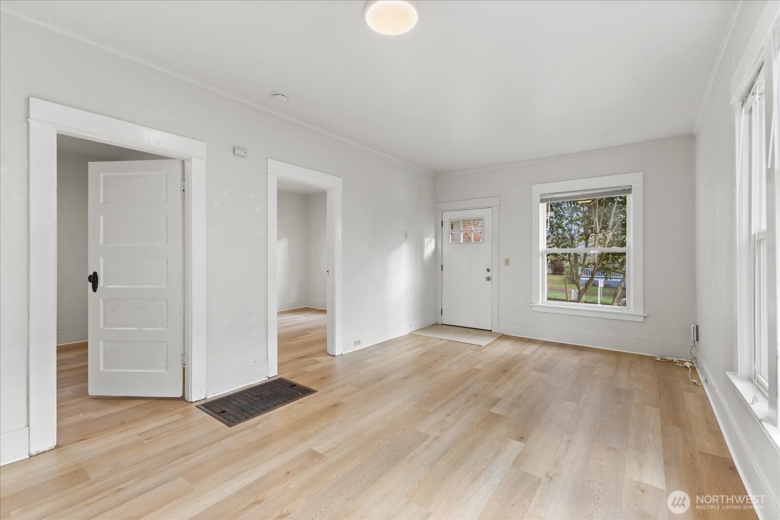 7361 17th Avenue NW, Seattle, WA 98117-5422