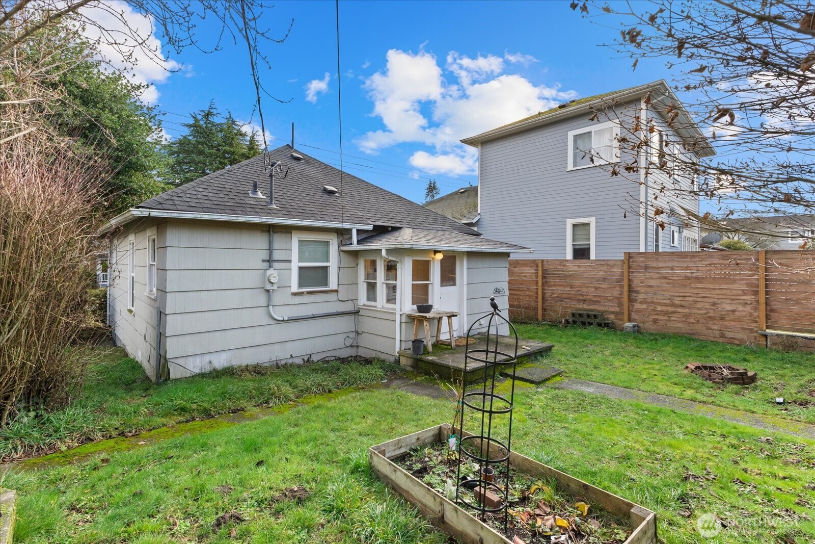 7361 17th Avenue NW, Seattle, WA 98117-5422