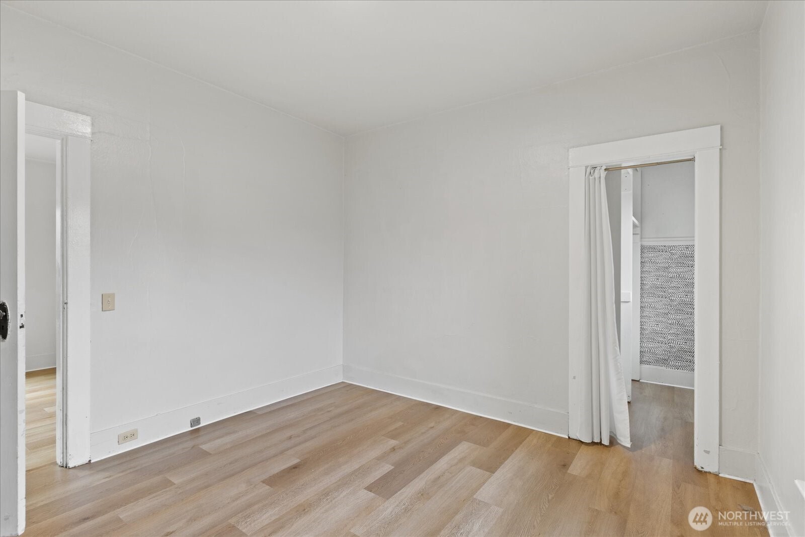 7361 17th Avenue NW, Seattle, WA 98117-5422