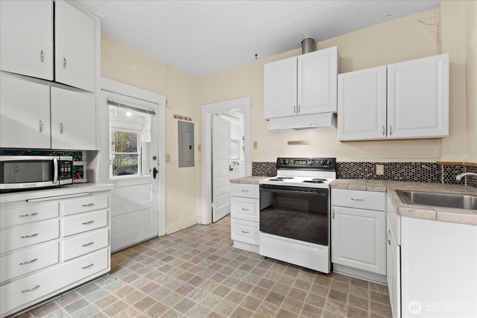 7361 17th Avenue NW, Seattle, WA 98117-5422