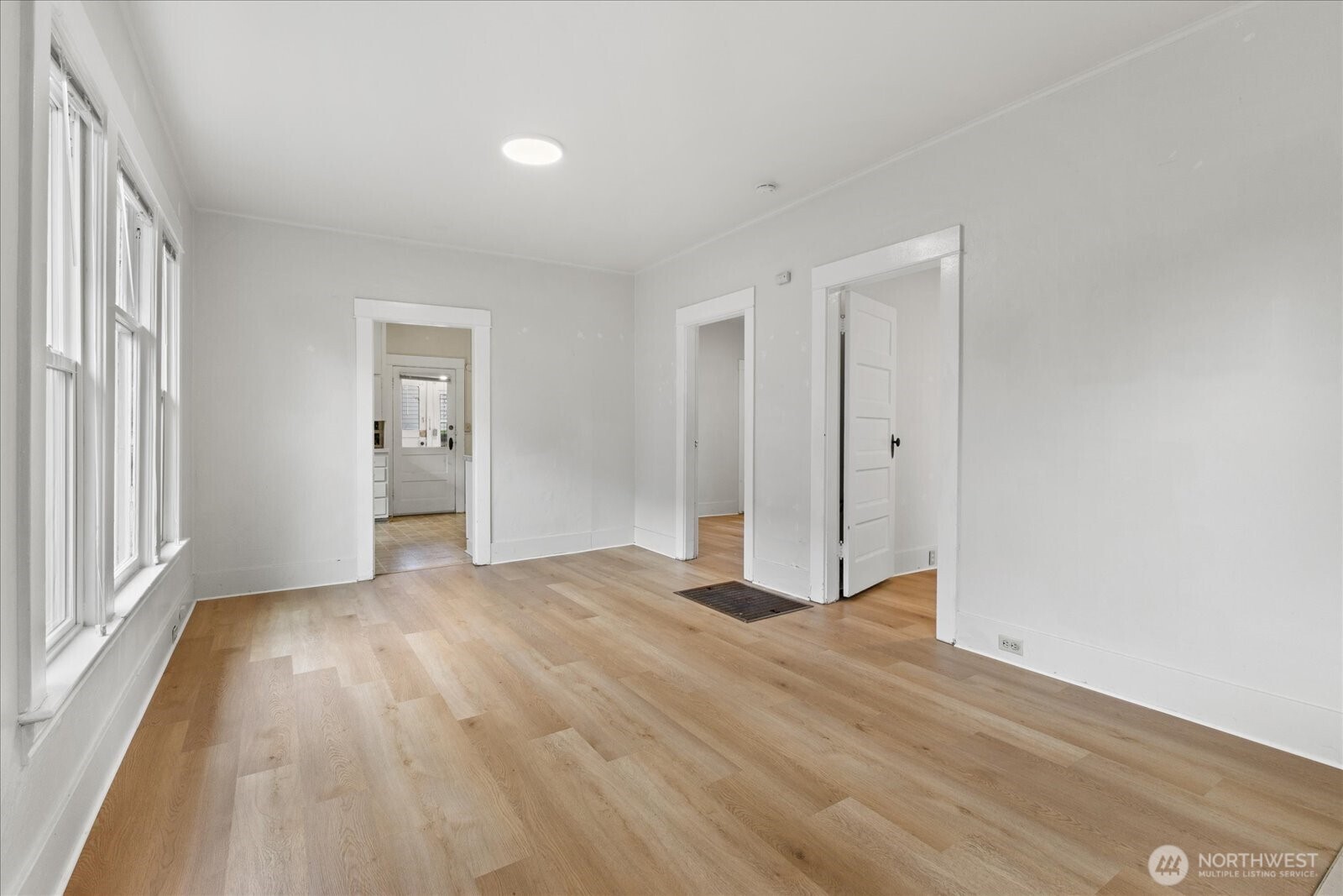 7361 17th Avenue NW, Seattle, WA 98117-5422