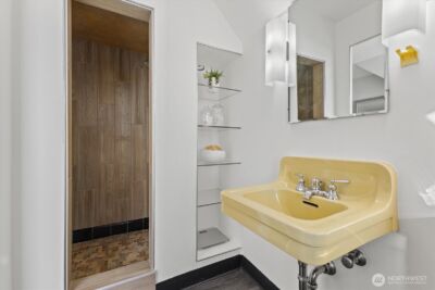 307 W Highland Drive , Seattle, WA 98119 - Photo 25