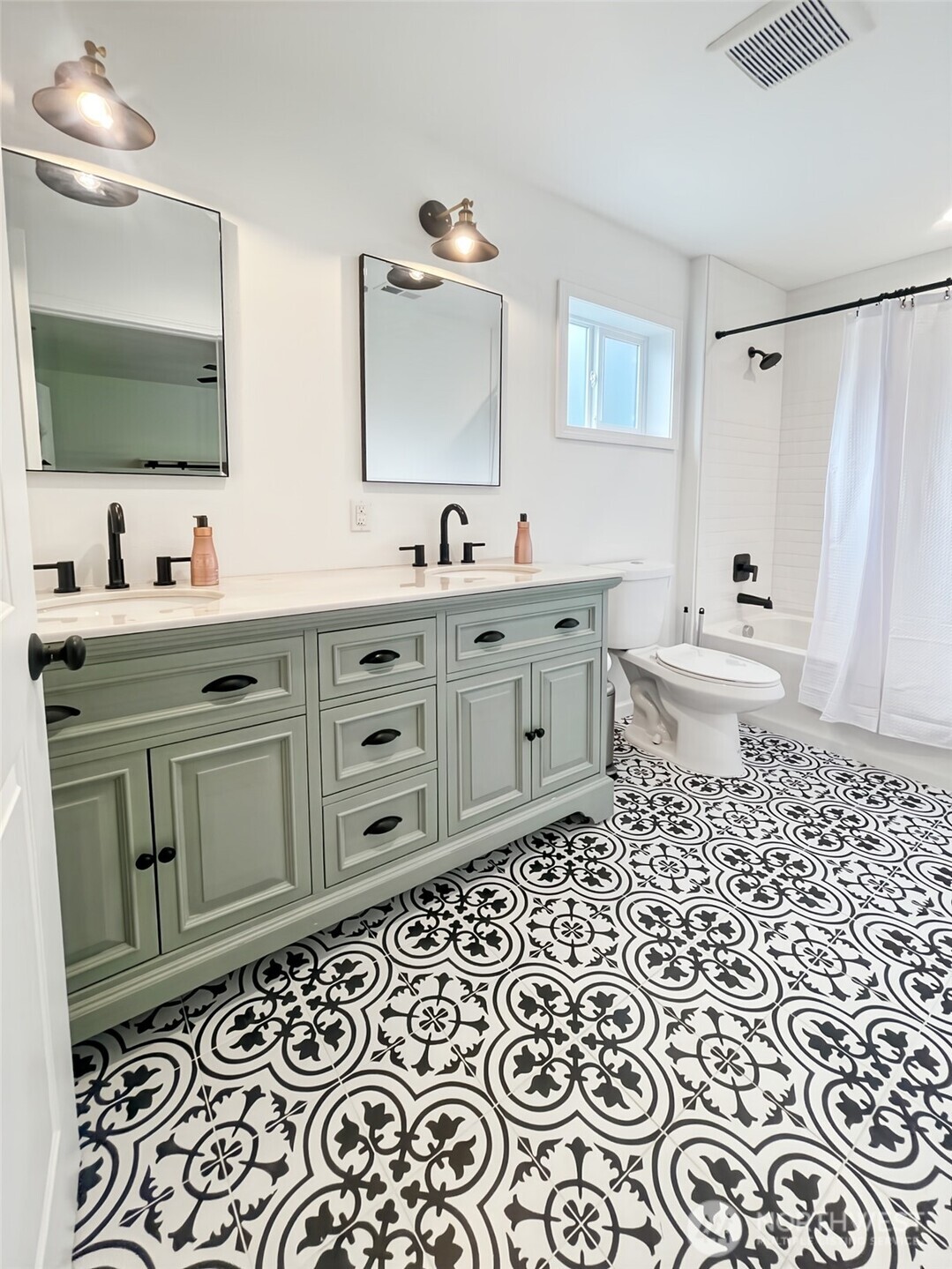 600 Harrison Street N, South Bend, WA 98586