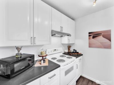 4813 180th Street SW #C202, Lynnwood, WA 98037-3633 - Photo 8