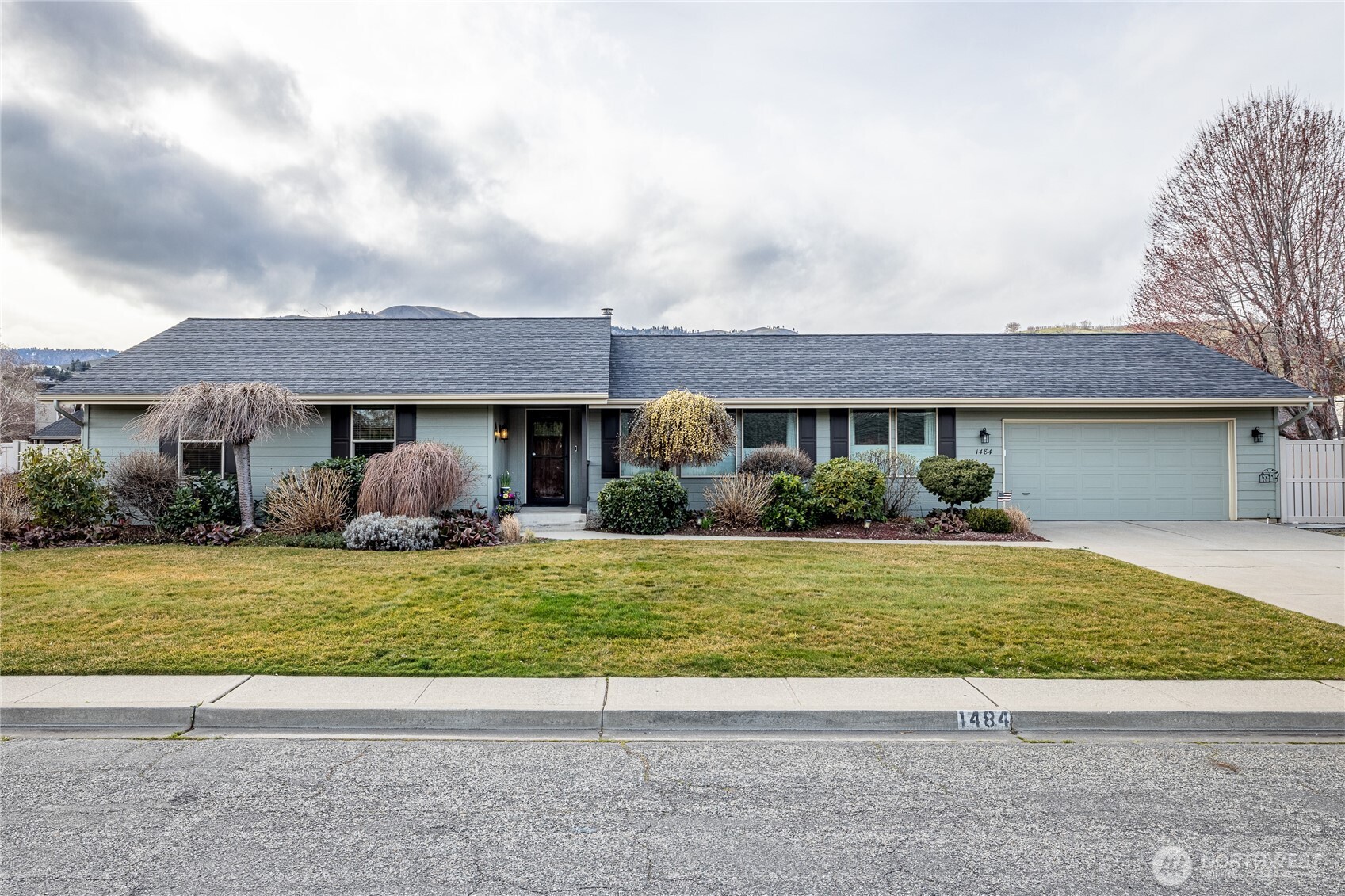 1484 Elmwood Street , Wenatchee, WA 98801-1111