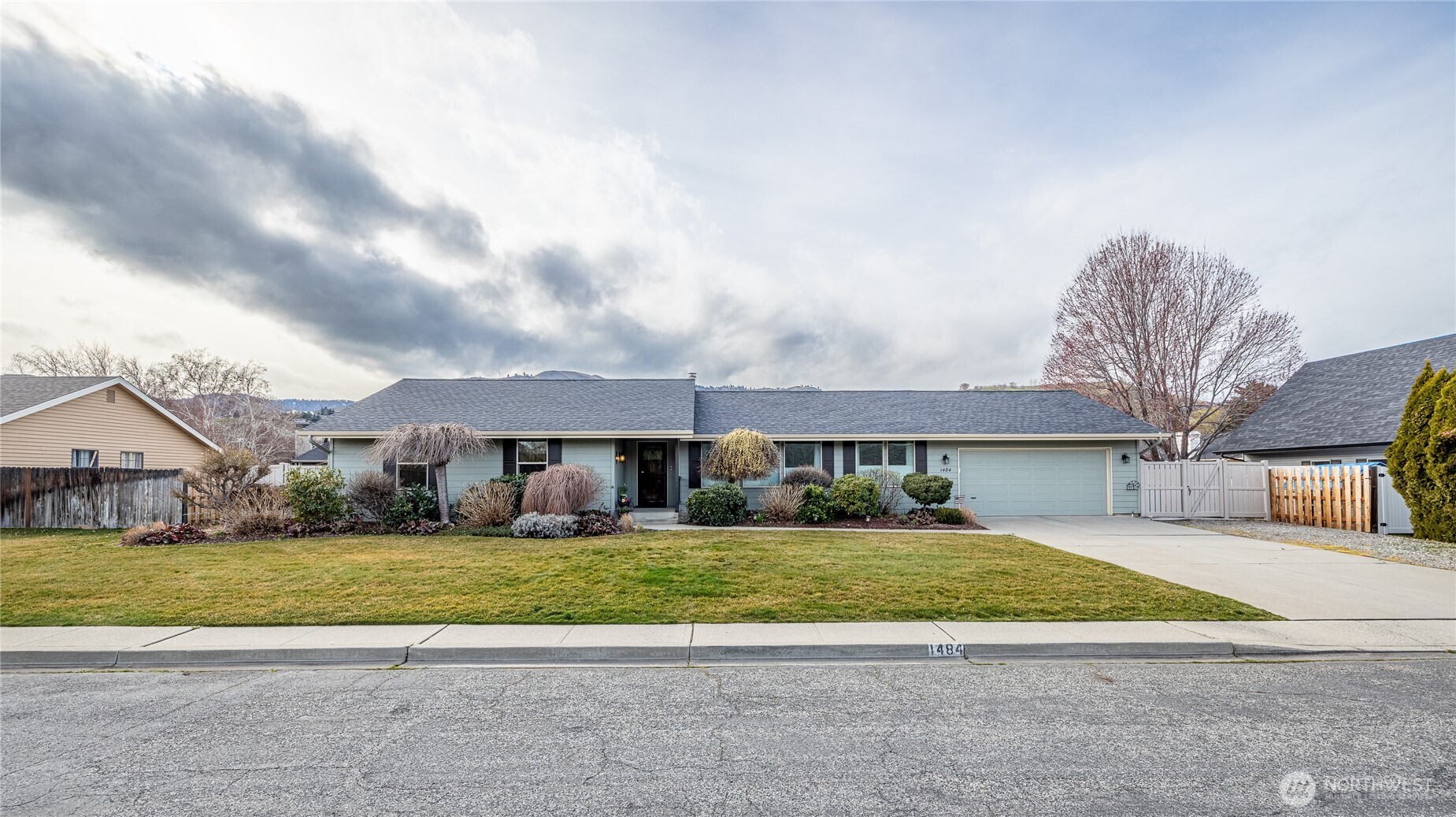 1484 Elmwood Street , Wenatchee, WA 98801-1111