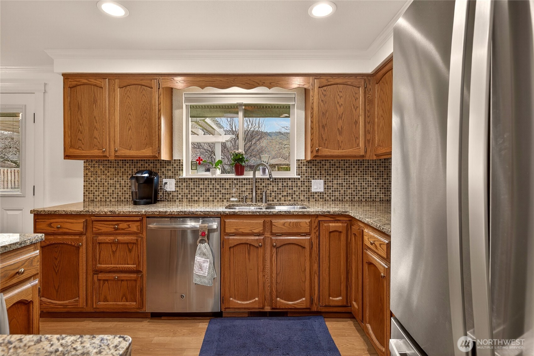 1484 Elmwood Street , Wenatchee, WA 98801-1111