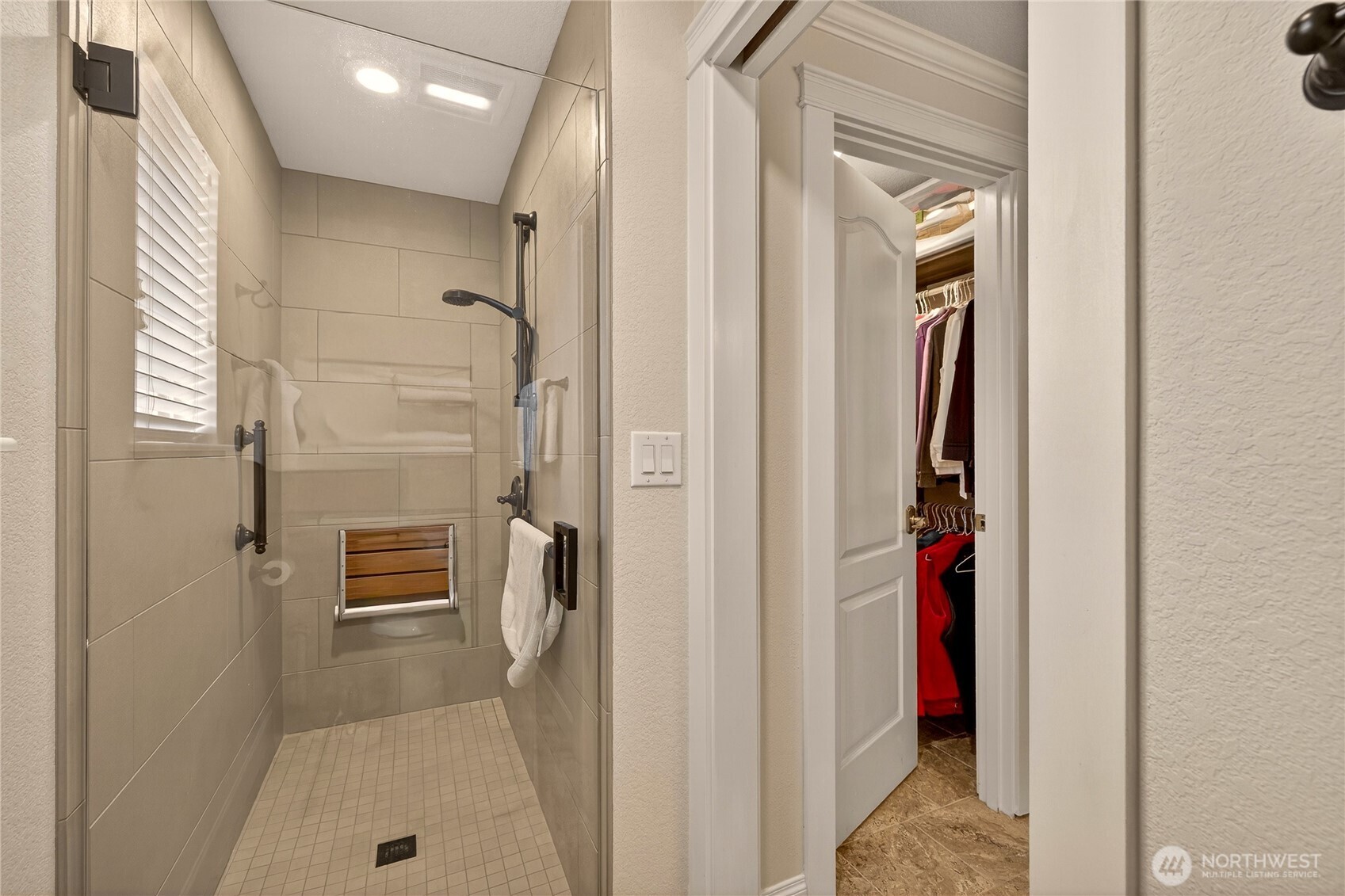 1484 Elmwood Street , Wenatchee, WA 98801-1111