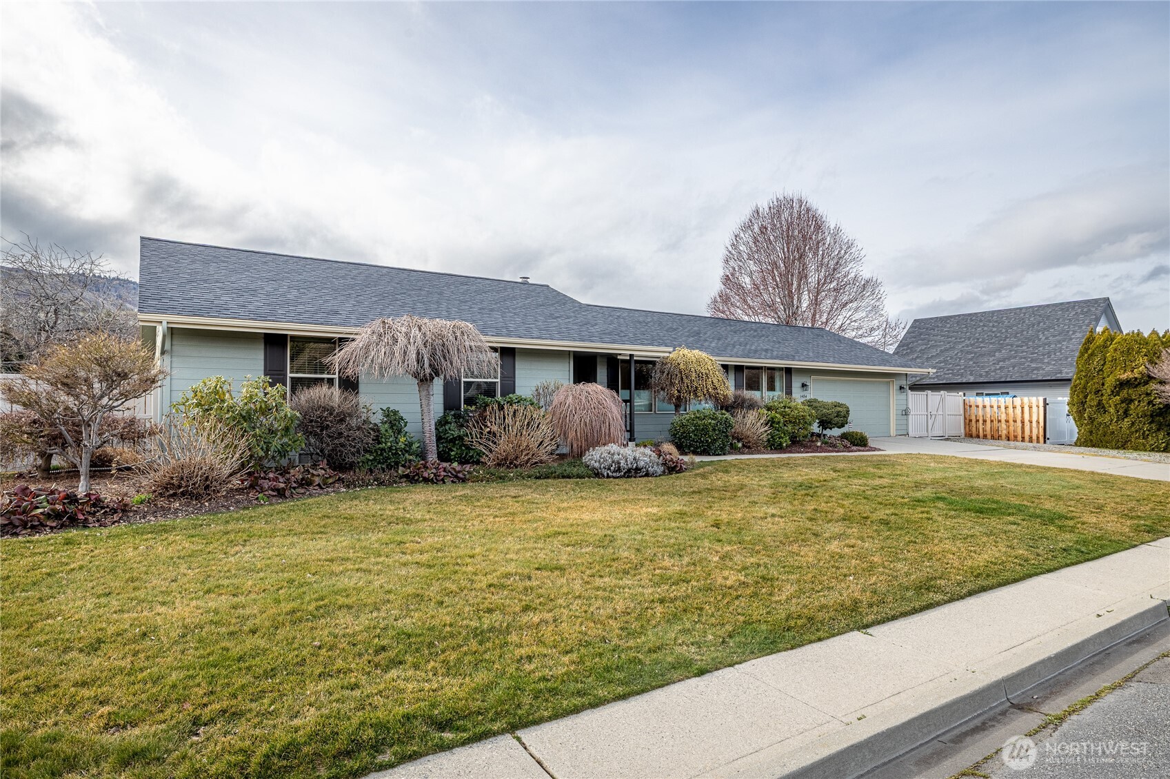 1484 Elmwood Street , Wenatchee, WA 98801-1111