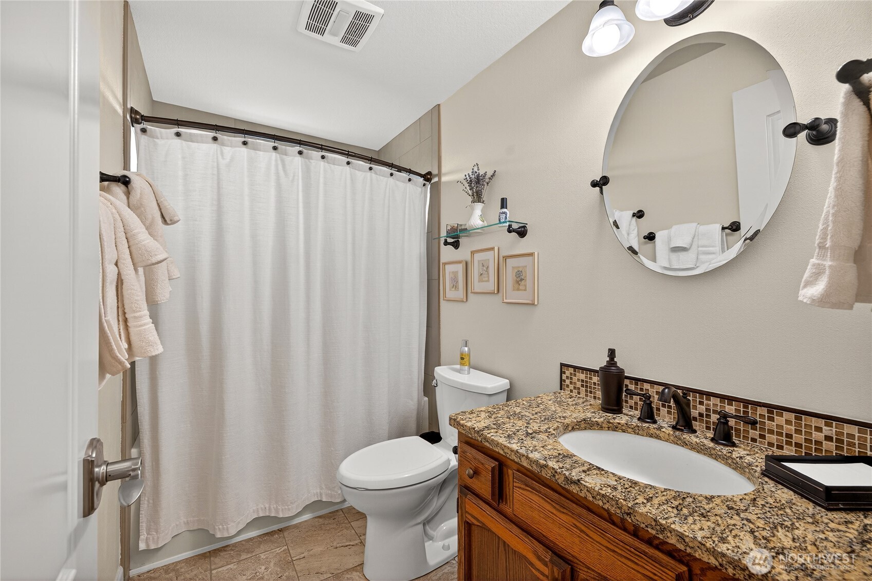 1484 Elmwood Street , Wenatchee, WA 98801-1111