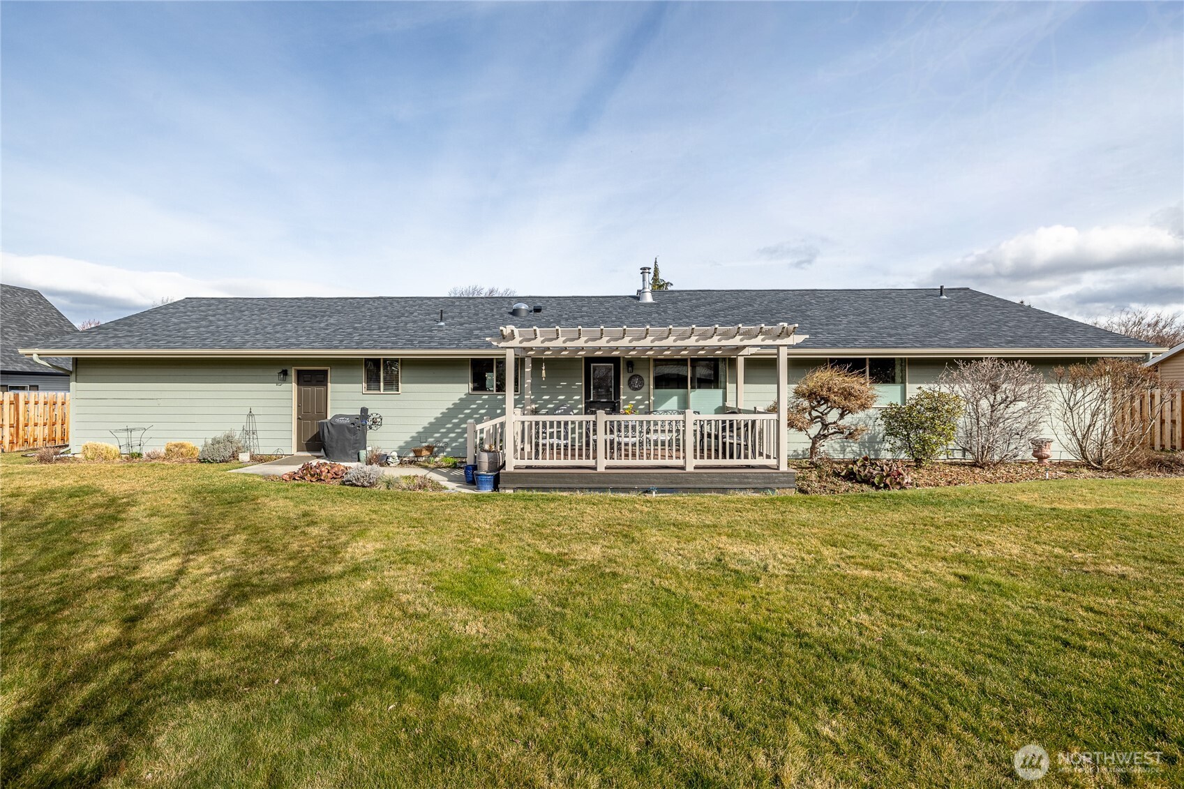 1484 Elmwood Street , Wenatchee, WA 98801-1111