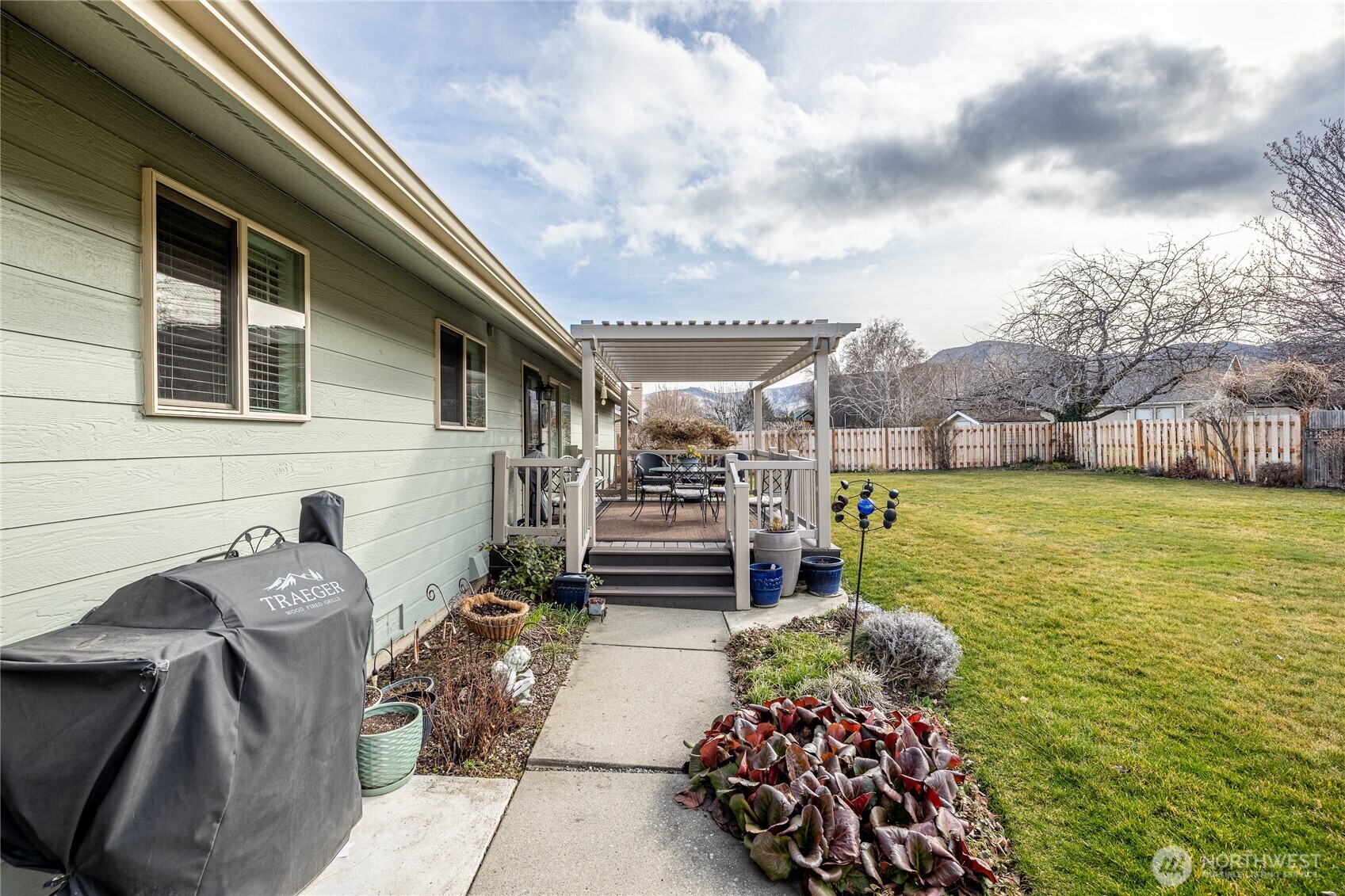 1484 Elmwood Street , Wenatchee, WA 98801-1111