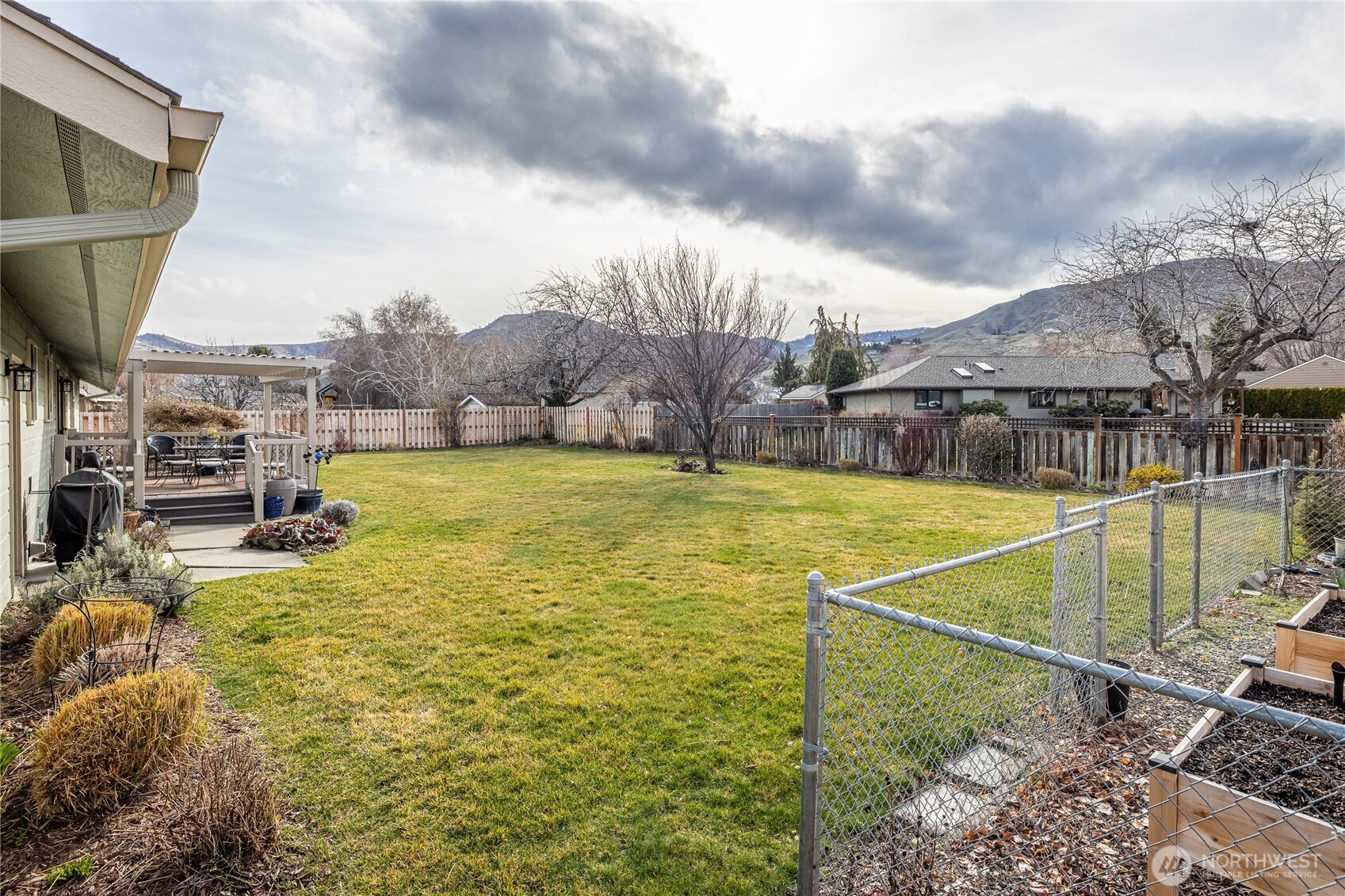 1484 Elmwood Street , Wenatchee, WA 98801-1111