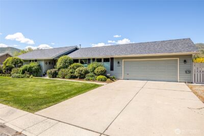1484 Elmwood Street , Wenatchee, WA 98801-1111 - Photo 3
