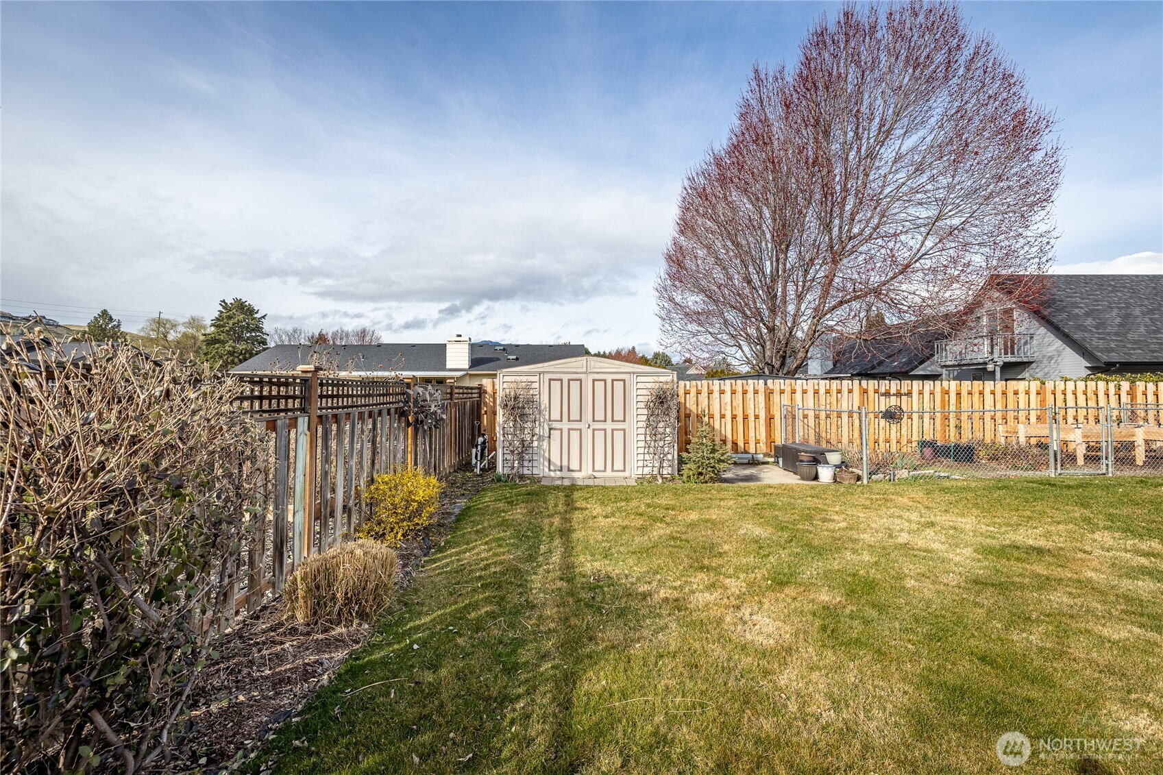 1484 Elmwood Street , Wenatchee, WA 98801-1111