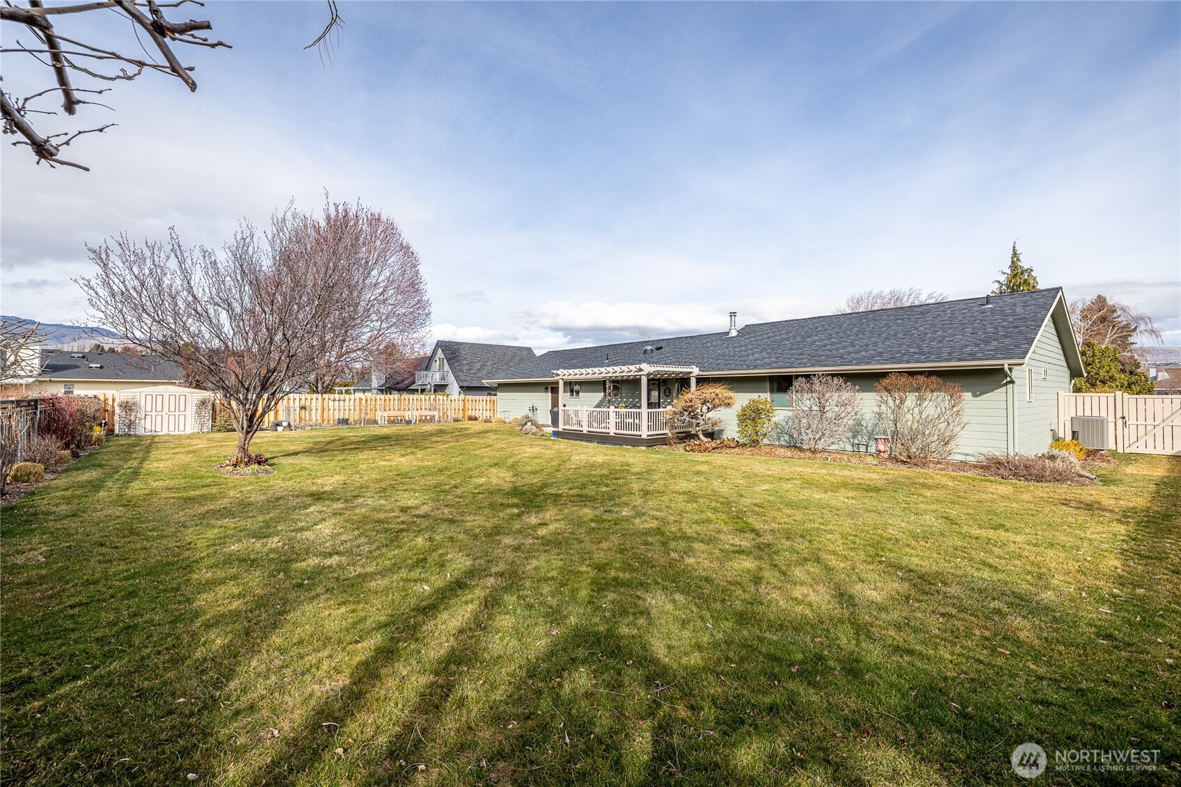 1484 Elmwood Street , Wenatchee, WA 98801-1111