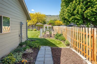 1484 Elmwood Street , Wenatchee, WA 98801-1111 - Photo 36