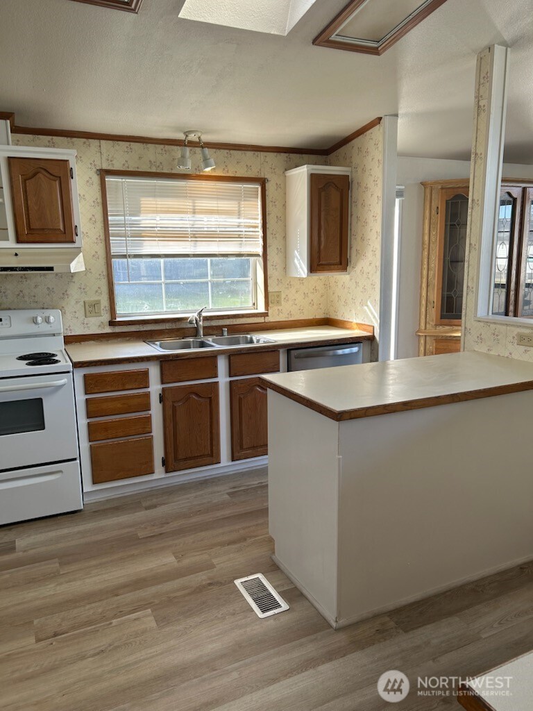 80 Salmon Street , Clallam Bay, WA 98326