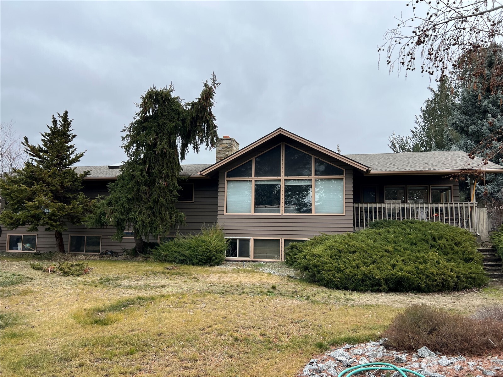 1501 N Grover Avenue , East Wenatchee, WA 98802