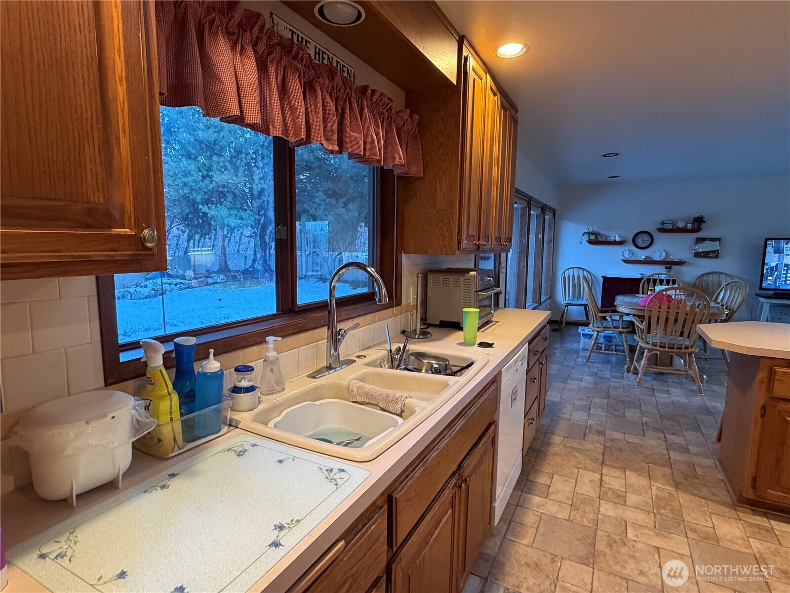 1501 N Grover Avenue , East Wenatchee, WA 98802