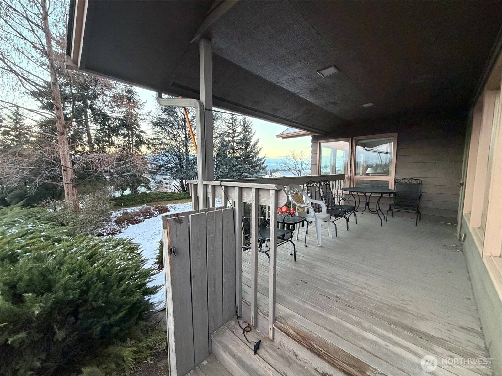 1501 N Grover Avenue , East Wenatchee, WA 98802