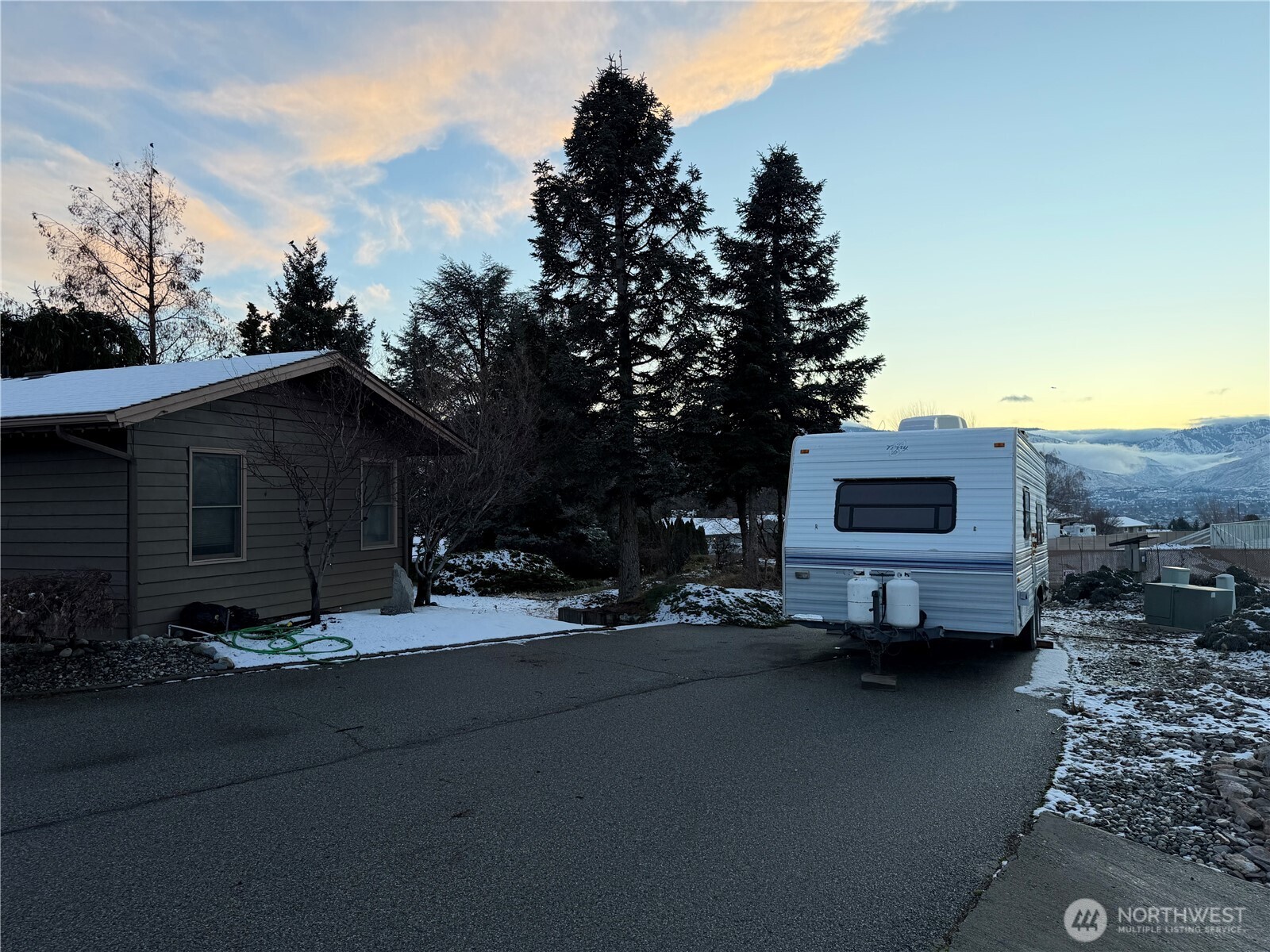 1501 N Grover Avenue , East Wenatchee, WA 98802