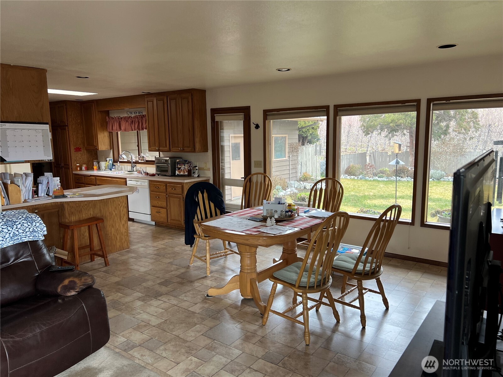 1501 N Grover Avenue , East Wenatchee, WA 98802